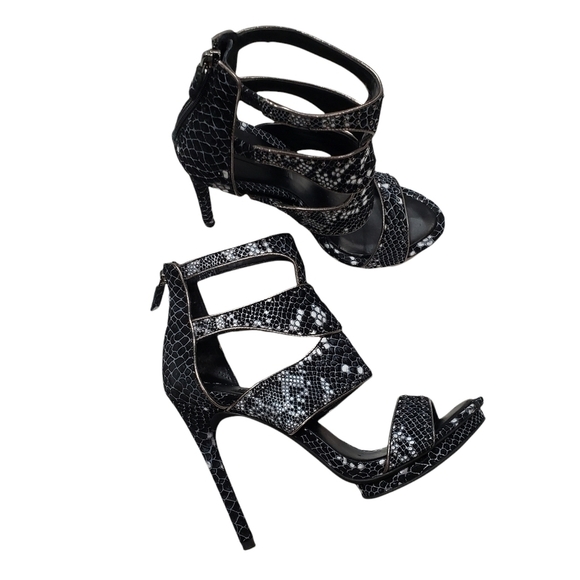 BCBGMaxAzria Freeda Cutout Studded Sandals Size 7.5 B - Picture 1 of 15